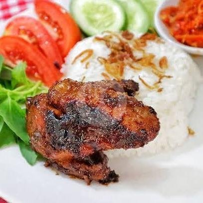 Sayap Bakar+ Nasi menu Dapur Bu Nilam Sedia Aneka Masakan Jawa, Blimbing