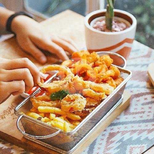 Tahu Cabe Garam menu Madbottle Coffee, RE Martadinata