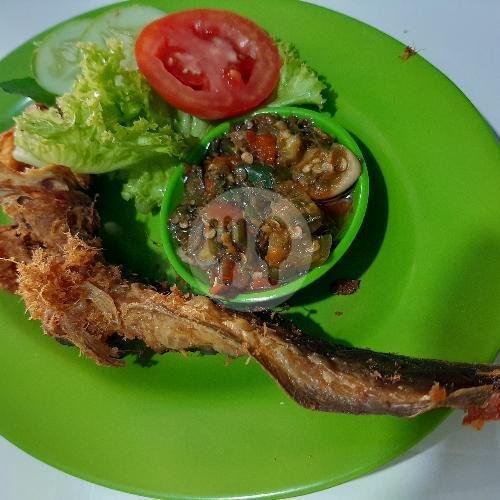 Lele Goreng + Sambel Merah Petai menu Warung Bebek 3 Rasa, Stadium Hotel