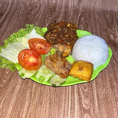 Nasi + Ceker Pedesan menu Warung Gaul A & J, Gunung Sahari