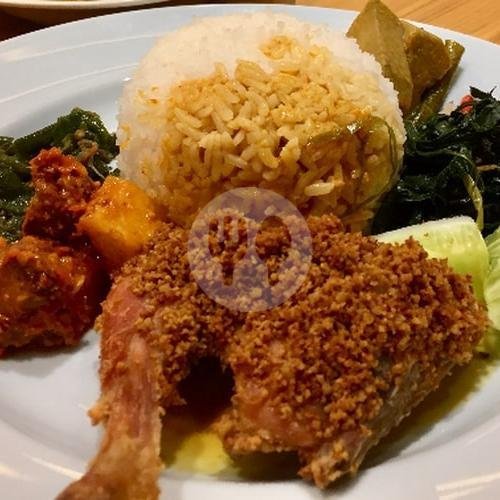 Nasi Ayam Goreng Serundeng Sambal Dan Sayuran menu RM Padang Pesona Minang, Ciwastra