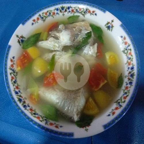 Sop Ikan Kuwe (L) menu Ikan Bakar Sulawesi 