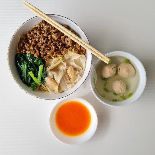 Review Bakmi Limatuju Kuningan: Surga Bakmi yang Menggoda Selera