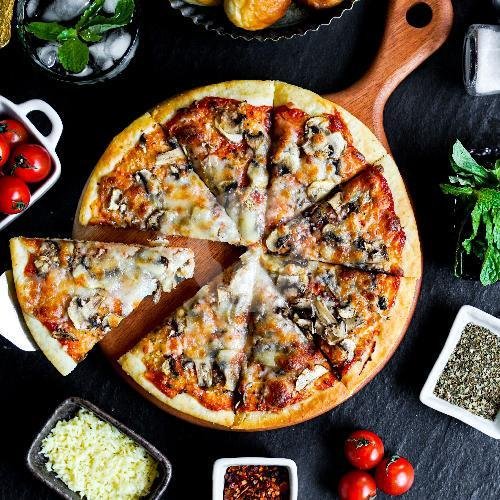 Mushroom Pizza menu Yours Pizza, Kupang Baru