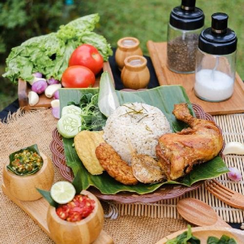 Paket Tempong Ayam Goreng menu Nasi Tempong Pak Gatot, Gegerkalong