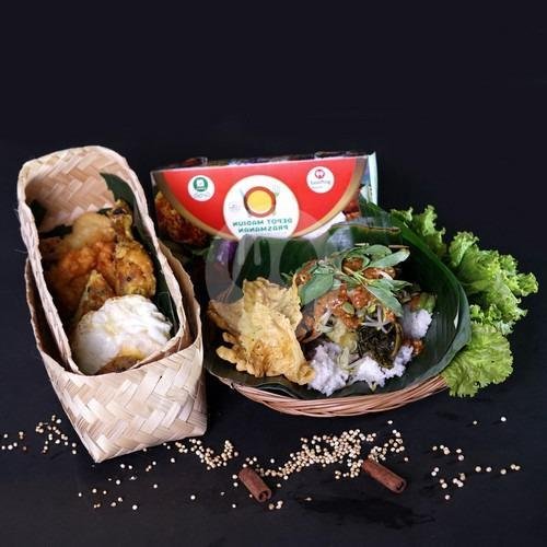 Nasi Pecel Telur dadar menu Depot Madiun Prasmanan, Hillda regency Jambangan