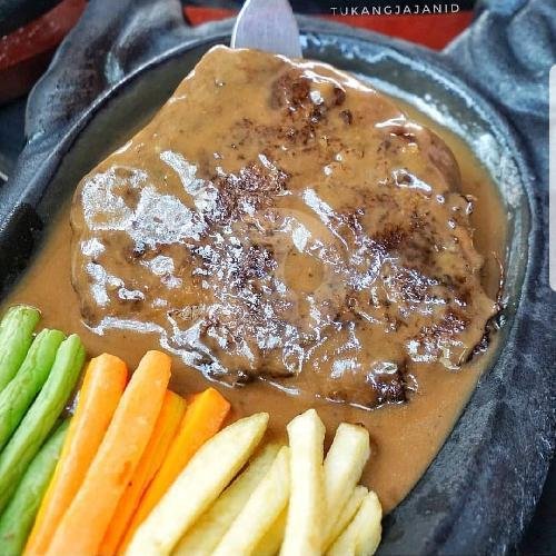 Review Seru Markas Cafe Kesambi: Makanan Lezat dan Suasana Cozy
