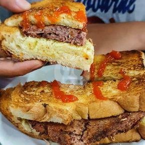 Roti Corned Keju menu Roti Panggang 88, Ciracas