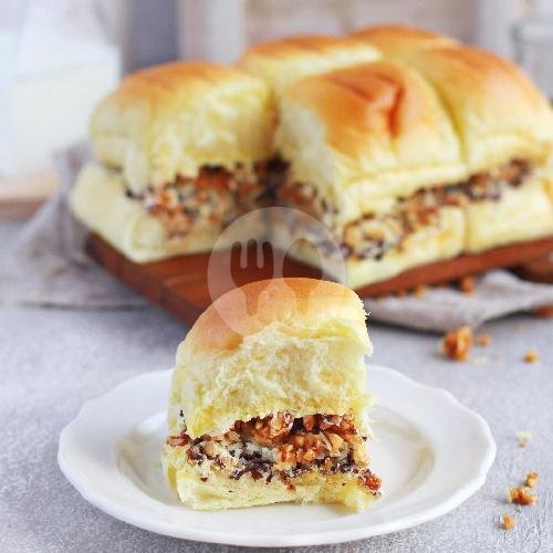 Bantal Strawberry Delight menu Roti Hotty