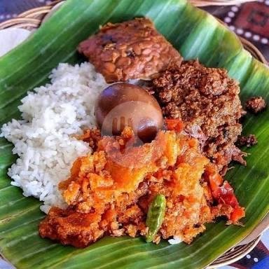 NASI GUDEG KOMPLIT menu NASI GUDEG BU MANGUN