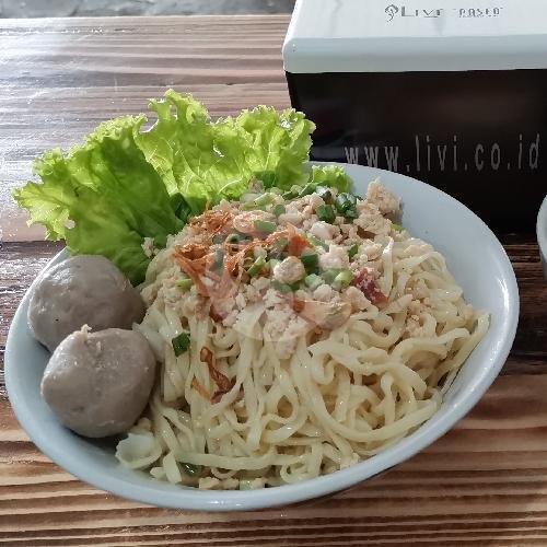 Mie Pedas menu Pangsit Mie Ayam 18, Karang Empat Besar