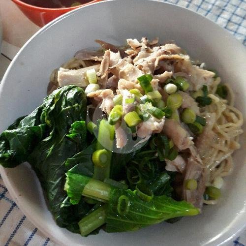 Yamie Ayam Jamur menu Pangsit Mie Pinangsia, Manggis