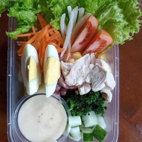 Toping Ayam+Sosis menu Melt Salad, Sukun Raya