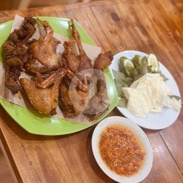 1 Ekor Bebek Goreng menu Bebek Goreng H. Slamet (ASLI), Cinere