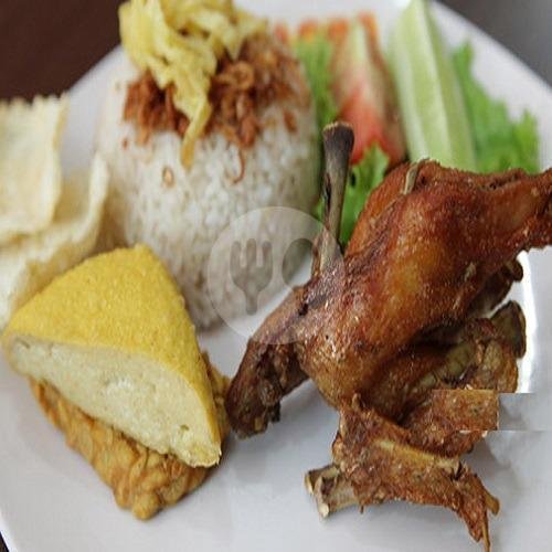Nasi Ayam Goreng Jumbo/super menu Sambal Api, Siwalankerto