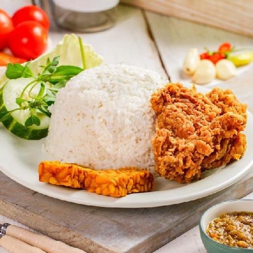 Lalapan Cak Qodir: Nostalgia Rasa di Tengah Kota Malang