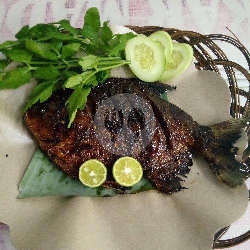 Ikan Bawal Sedang menu Ikan Bakar Madu Khas Pangandaran, Terusan Cibaduyut