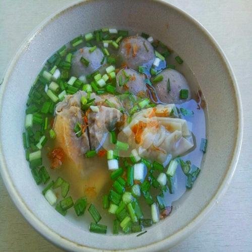 Mie Kayoon: Surga Kuliner di Jalan Tidar yang Wajib Dikunjungi