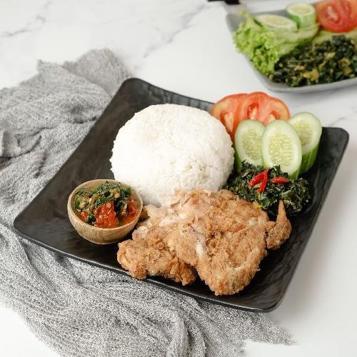 Nasi Pecel Telur menu Pawon Mbak Yuli, Hegarmanah