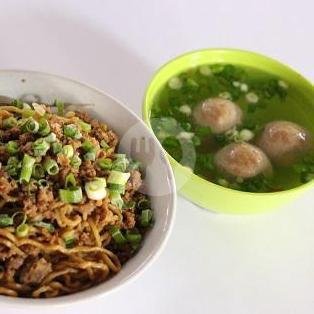 Pangsit Kering (1/2) Porsi menu Mie Ayam Bangka Asan, Sunter Kemayoran