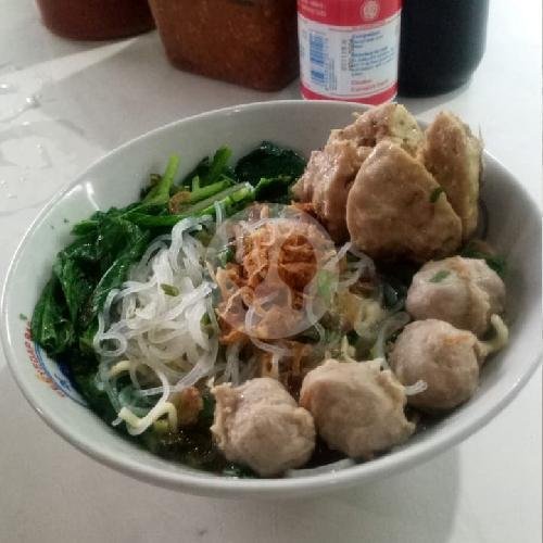 Mie Ayam Bakso Pak Kumis Muradi: Kenangan Manis di Setiap Suapan di Semarang Barat