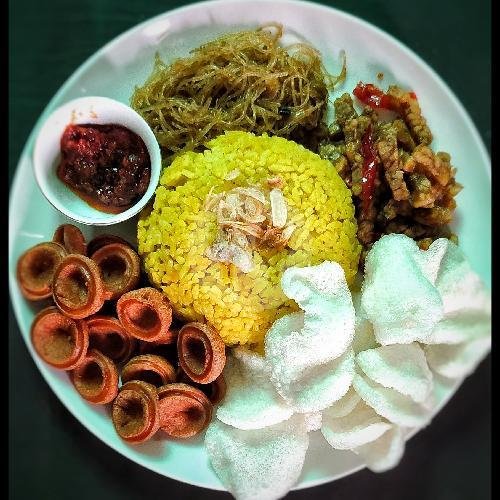 Nasi Kuning Sosis Goreng menu Nasi Kuning dan Ayam Bakar Dapur Ceria, Sarijadi