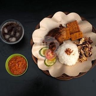 Paket 4 (Ayam Goreng, Nasi, Tahu, Tempe, Kol Goreng, Sweet Tea) menu Nasi Bebek Bakar Emosi, Dago