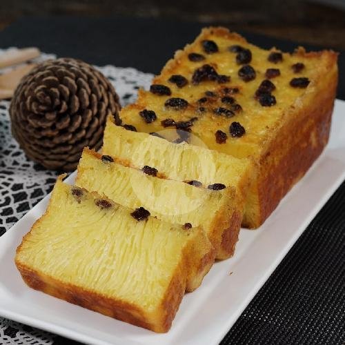 Bika Kotak Kismis menu Bika Ambon Larizo, Kusumanegara