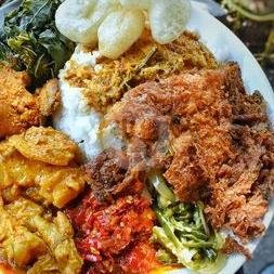 Nasi Telur Bulat Sambal Dan Sayuran menu RM Padang Pesona Minang, Ciwastra