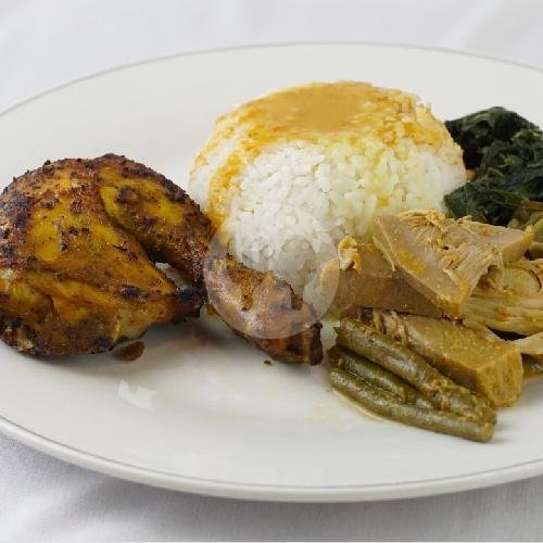 Nasi Ayam Gulai menu Juara Masakan Padang, Danau Tondano