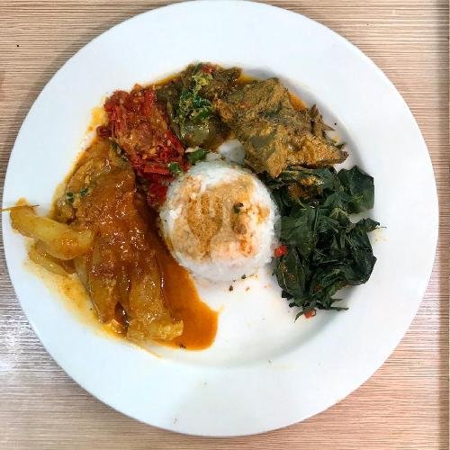 Review Nasi Padang RM Maju Jaya: Kenangan Manis di Tengah Kota Bandung