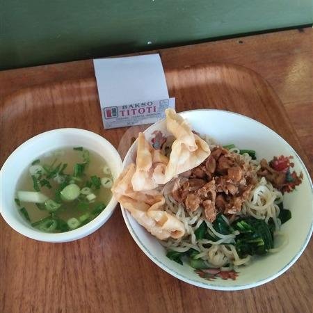 Mie Ayam Bakso menu Bakso Titoti Solo, Honggowongso