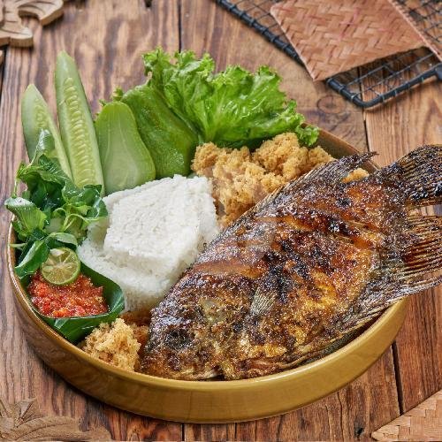 Nasi Gurame Goreng Kremes Komplit menu Roemah Kraton, Tebet