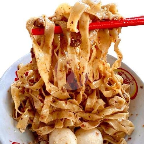 Meepok Chili Oil + Topping Bakso Ikan menu Bakmie Kobet, Taman Ratu