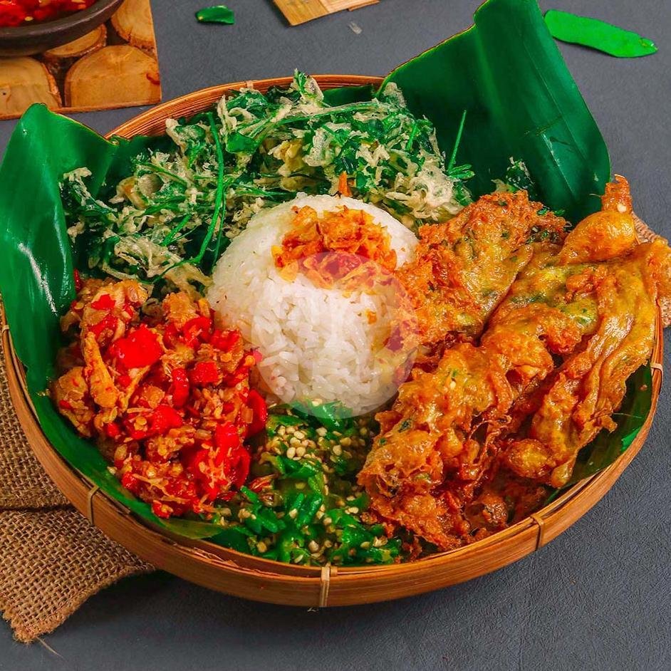 Nasi Telur Dadar Sambal Paru menu Dadar Beredar, Jaktim
