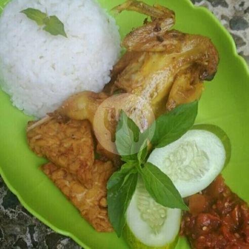 Paket  Ayam  Penyet menu Warung Makan Ikan Bakar Wijaya, Limbangan Wetan
