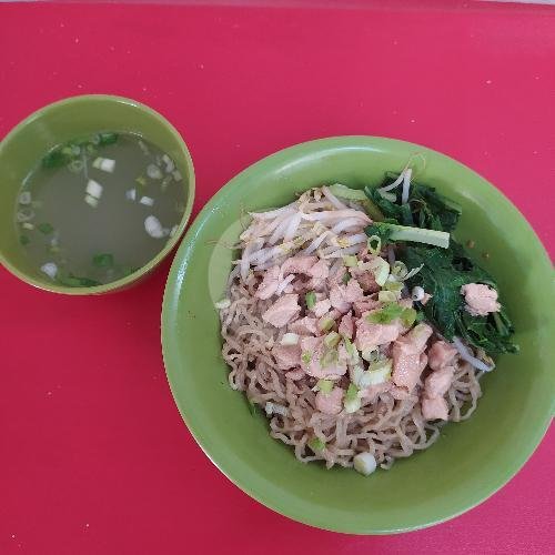 Bakmi Kecil Ayam menu Gado-Gado Mama Fang-Fang, Industri