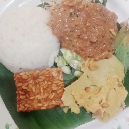 Nasi Pecel Pedas menu Rawon & Pecel Legend 1985, Sukun