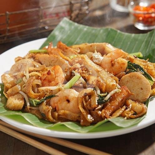 Kwetiaw Goreng + Bakso menu Kwetiaw Sapi Mangga Besar 78, Wolter Monginsidi