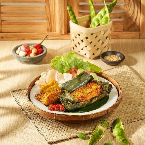 Review Cabe Merah Mall Bassura: Tempat Asik untuk Makan Enak dan Nongkrong