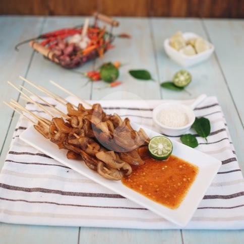 Sate Kulit Ayam Bakar menu Rumah Sate Mang Iwa, Laswi