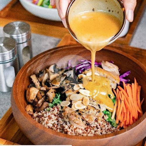 Cajun Grilled Chicken Salad menu Noughts & Crosses, Paskal Hyper Square