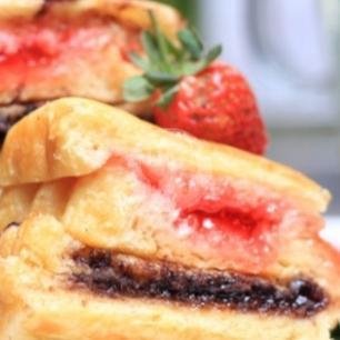 Coklat Strawberry Campur menu Roti Bakar & Burger HanHan, Cipondoh