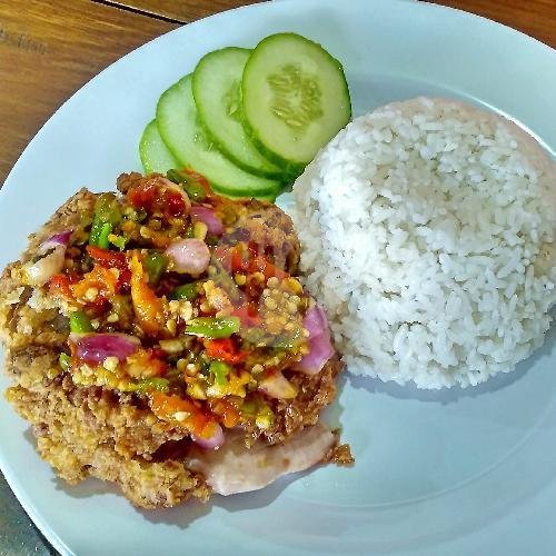 Ayam Geprek Cabe Ijo menu Ayamania Juara Ayam Geprek, Kasihan