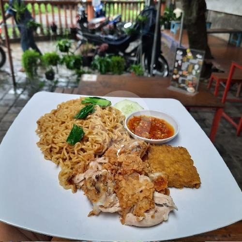 Paket LurYam menu Werkudara Ayam Geprek & Saus, Tlogomas