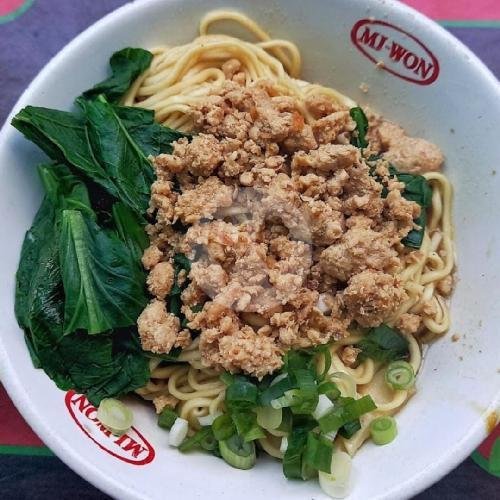 Mie Ayam Jakarta Pak Coming: Kenangan Manis di Setiap Suapan