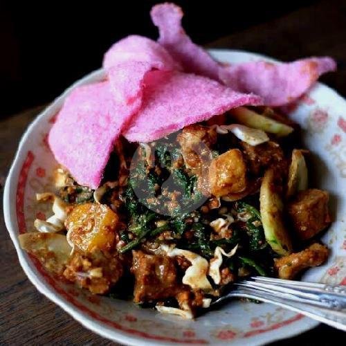 Lontong Opor menu Warung Selat Bu Sri, Mojolaban