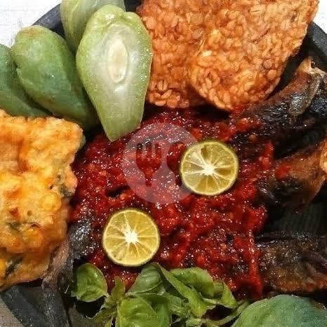 Indomie Goreng + Nasi menu Nasi Penyetan Bu Tin, Waru