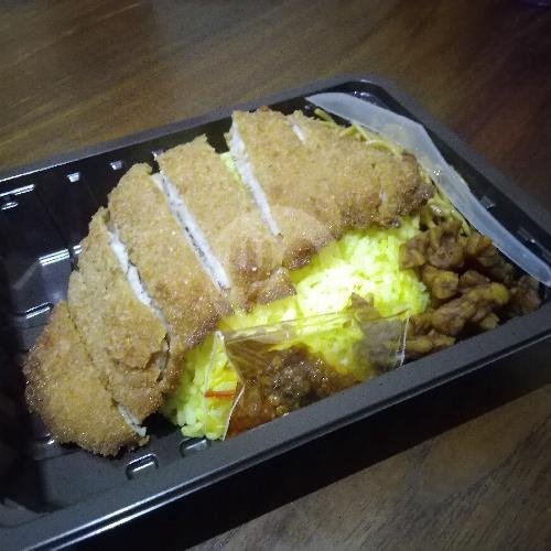 Nasi Kuning Ayam Merah menu Nasi Kuning Ternate Yaya, Tembalang