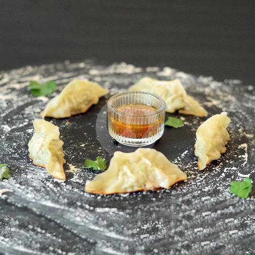 Signature Suikiaw (Babi + Udang) 10pcs menu Oma Dumpling, Patal Senayan